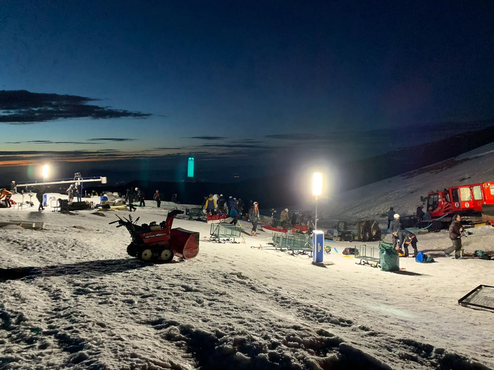 ¿Por qué y cómo se rodó la película “La Sociedad de la Nieve” en Sierra Nevada?