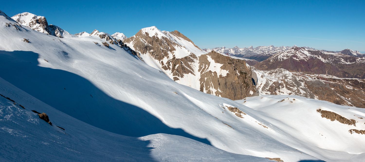 Astún y Candanchú inician la temporada de invierno con 50 km de pistas esquiables