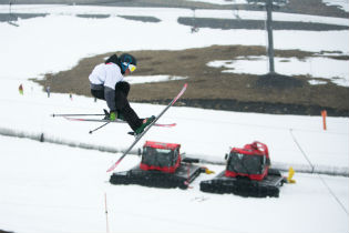 El FreeSmoking Slopes Style reunió una treintena de riders en Vallnord Snowparks